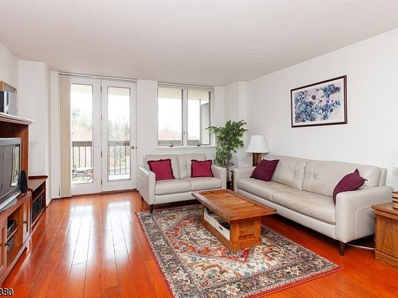 2nd image of 10 Smith Manor Blvd APT 422