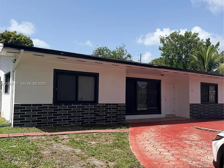 1150 NE 201st Ter — Photo 2