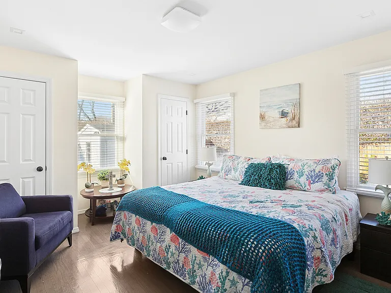 9 Seaside Ave — Photo 8