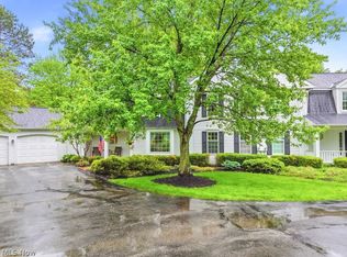 104 Manor Brook Dr, Chagrin Falls, OH 44022