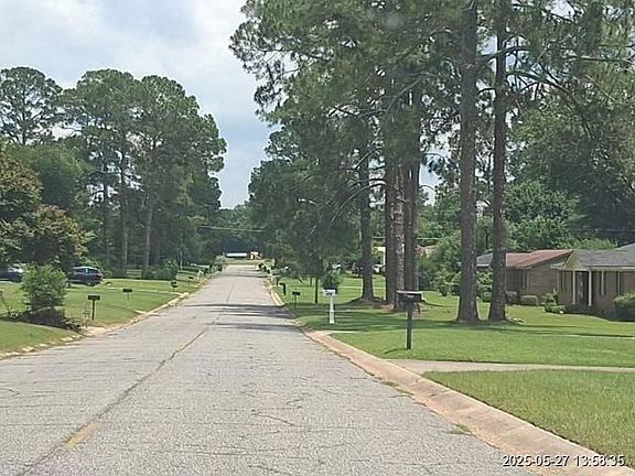 Exterior Neighborhood (street photo)