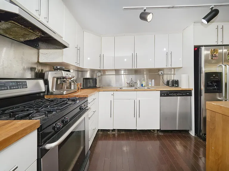 60 Pearl St #3 — Photo 2