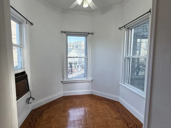 207 Jewett Avenue image 7 of 14