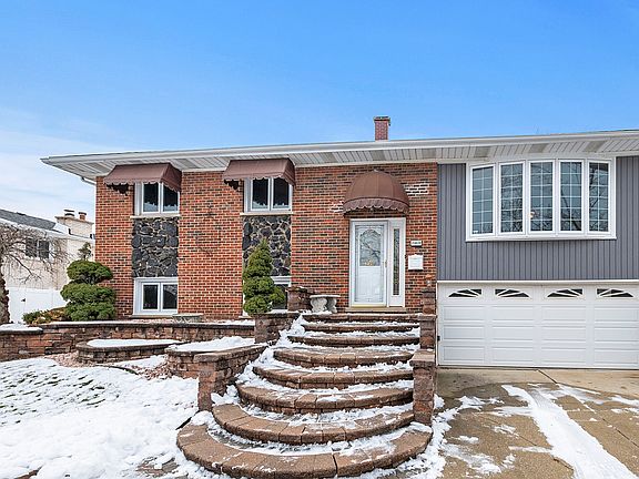 3rd image of 15424 Pine Dr