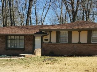 878 S Coach Light Ave, Springfield, MO 65802