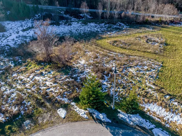 21 Raintree Ct, Clearview, ON L9Y 0K2