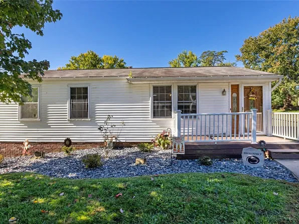 1990 Tara Dr, North Huntingdon, PA 15642