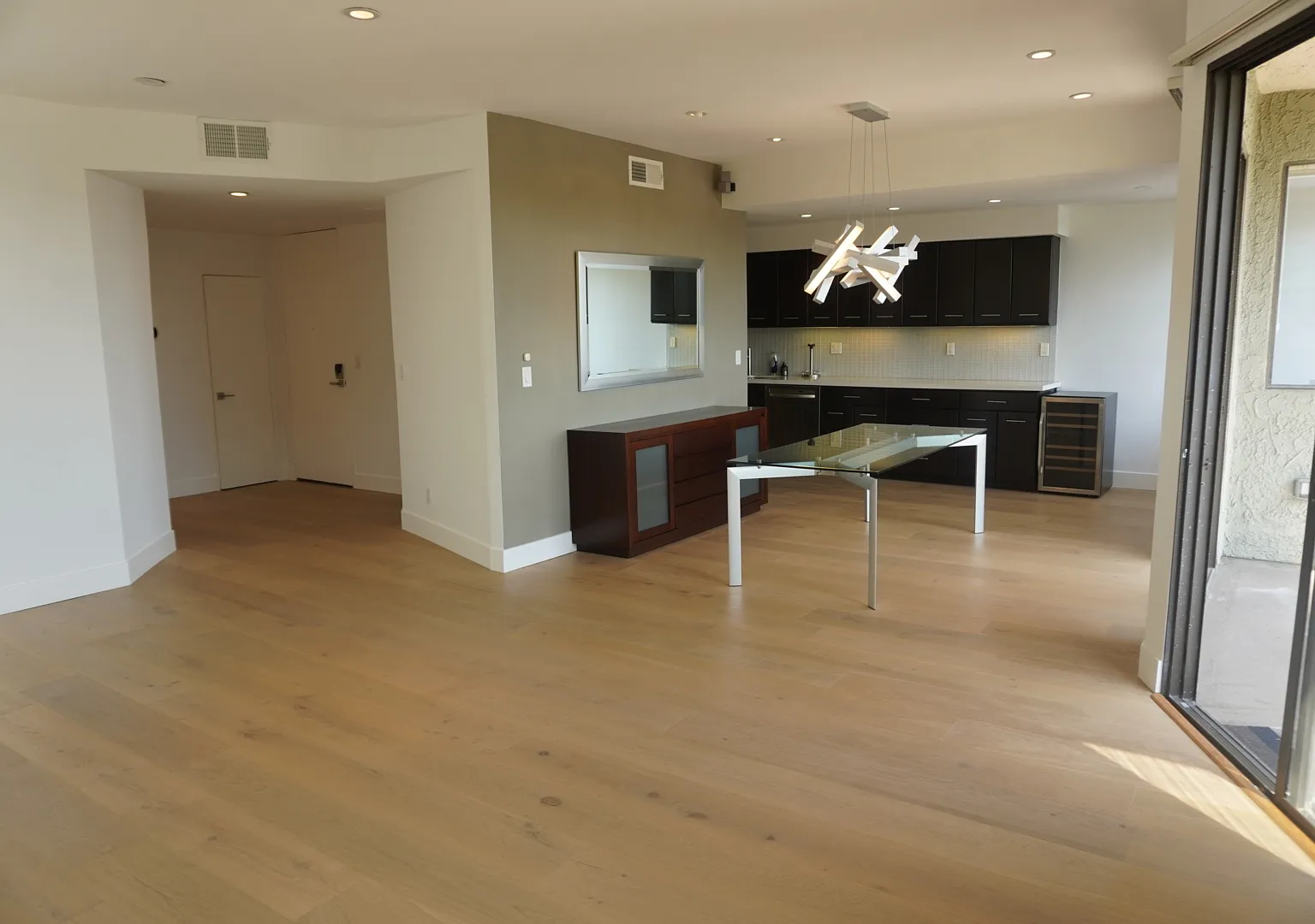 2 bed, 1453 sqft, $6,295 — Photo 2