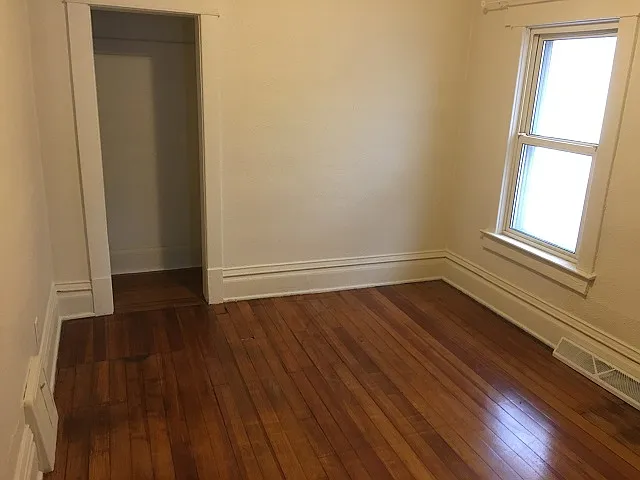 614 10th St NE — Photo 5