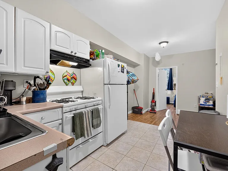 324 Monroe St #6 — Photo 2