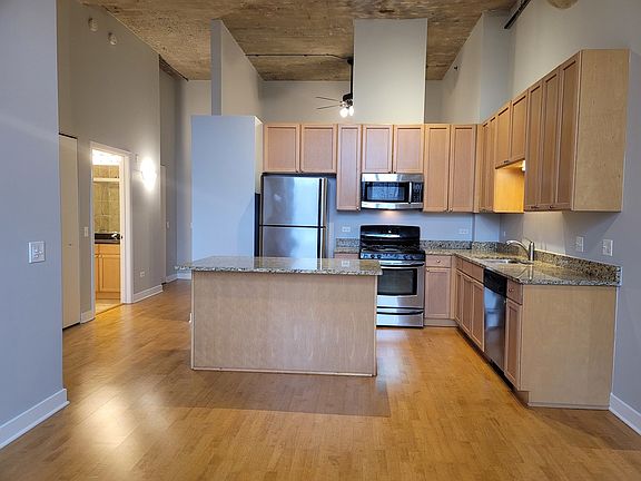 4th image of 320 E 21st St #G43