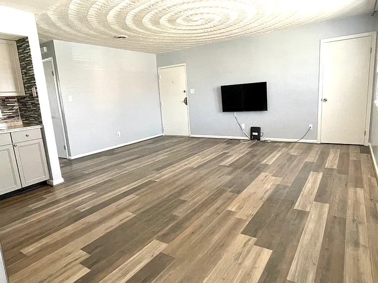 2100 Arctic Ave #14 — Photo 7