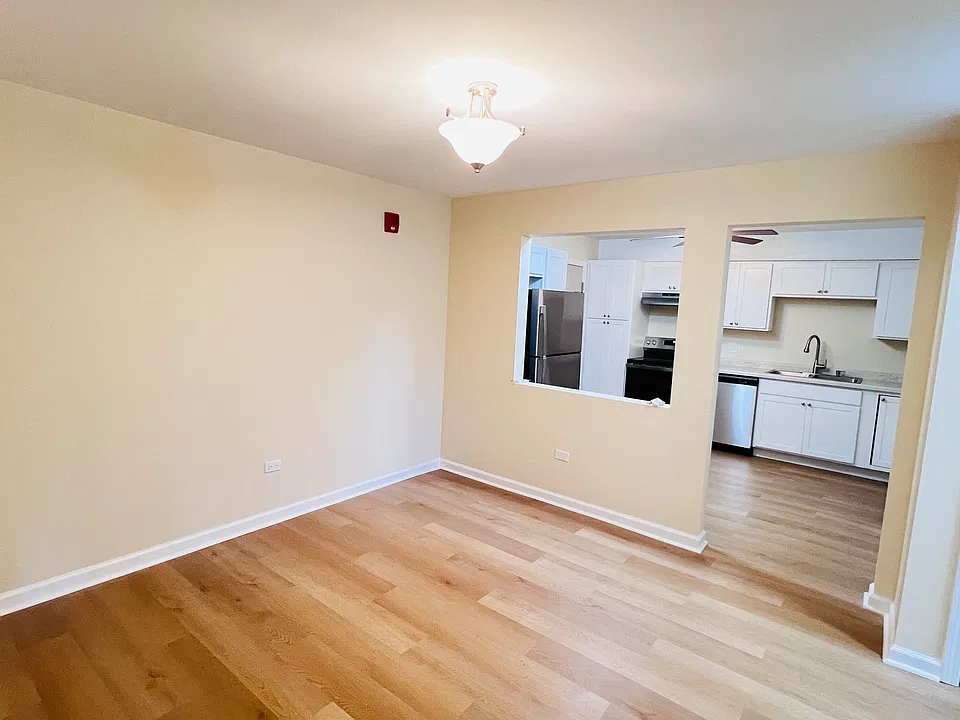2327 Ogden Ave #4
