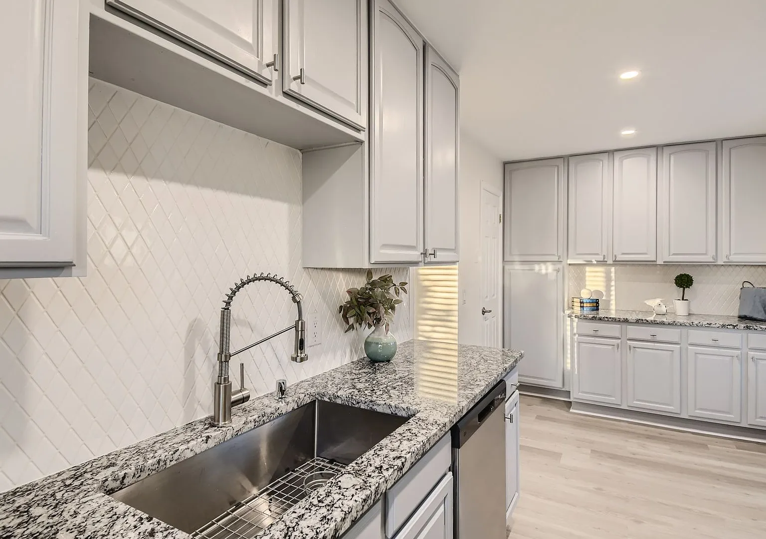 Beautiful End Unit Townhome Close to Cherry Creek Trail — Photo 4