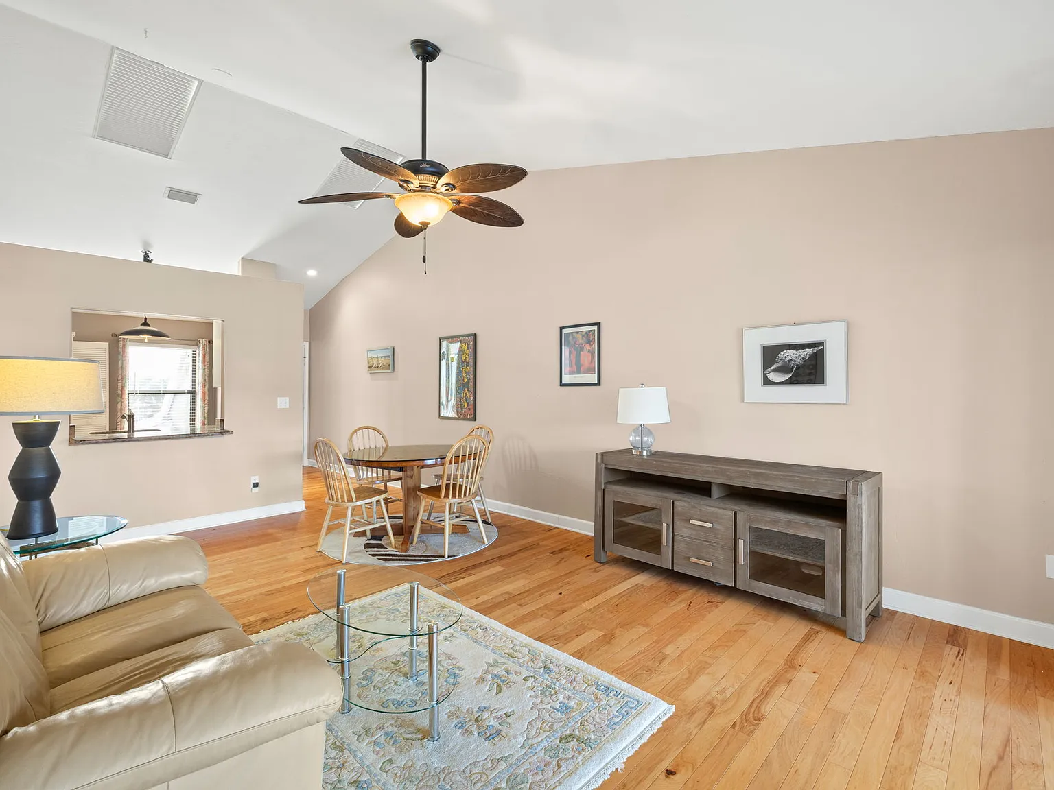 2 bed, 906 sqft, $1,499 — Photo 4