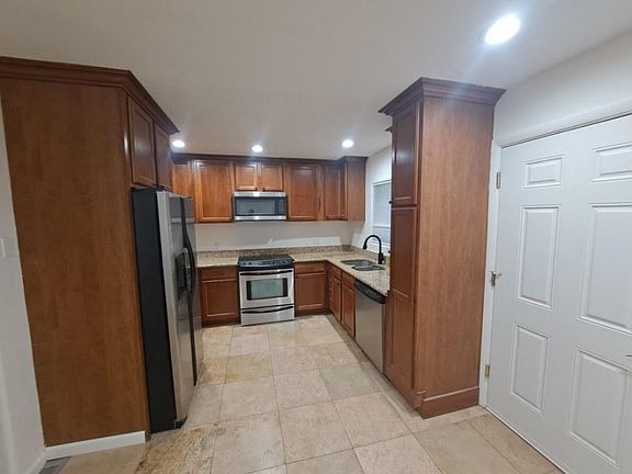 5th image of 1057 E Butler Dr Unit 1C