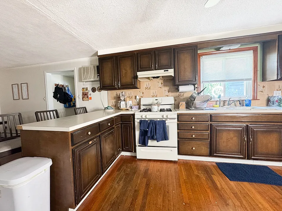 12 Roma St