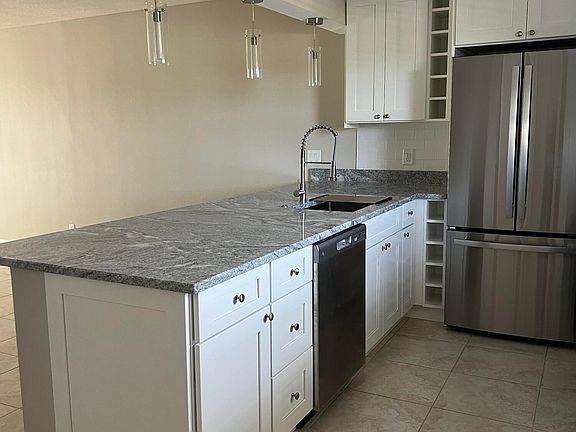 5th image of 230 NE 26th Avenue #207