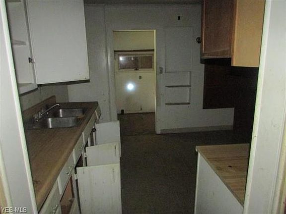 5th image of 524 E Philadelphia Ave