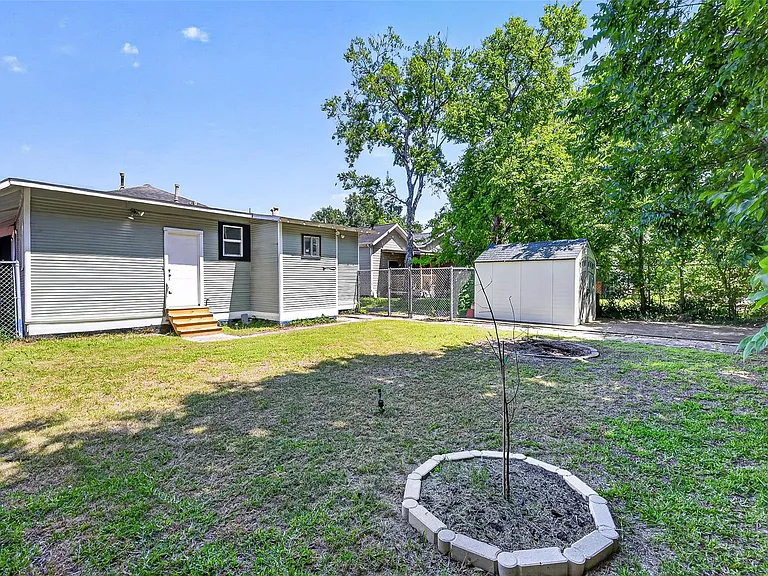2519 Stevens St — Photo 44