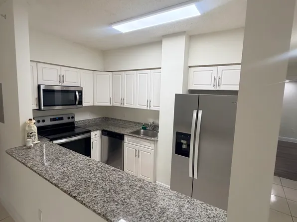 7995 NW 8th St #A1, Miami, FL 33126