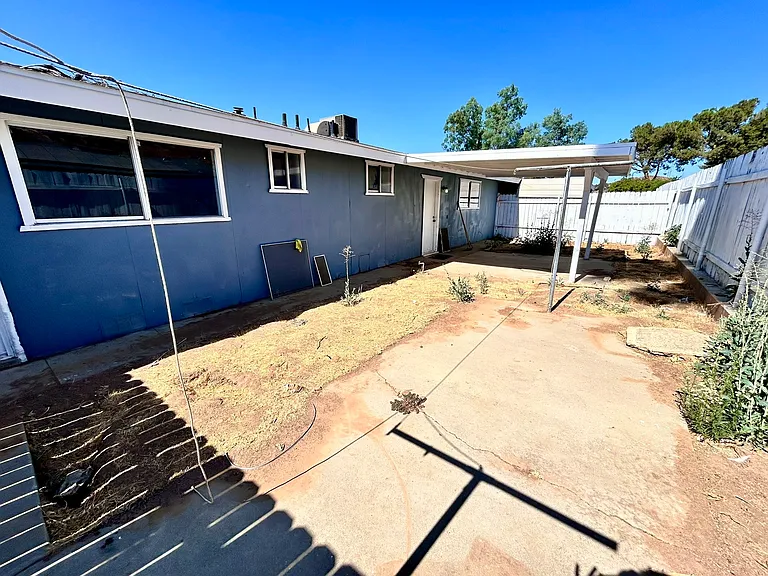 28057 Washington Ave — Photo 12