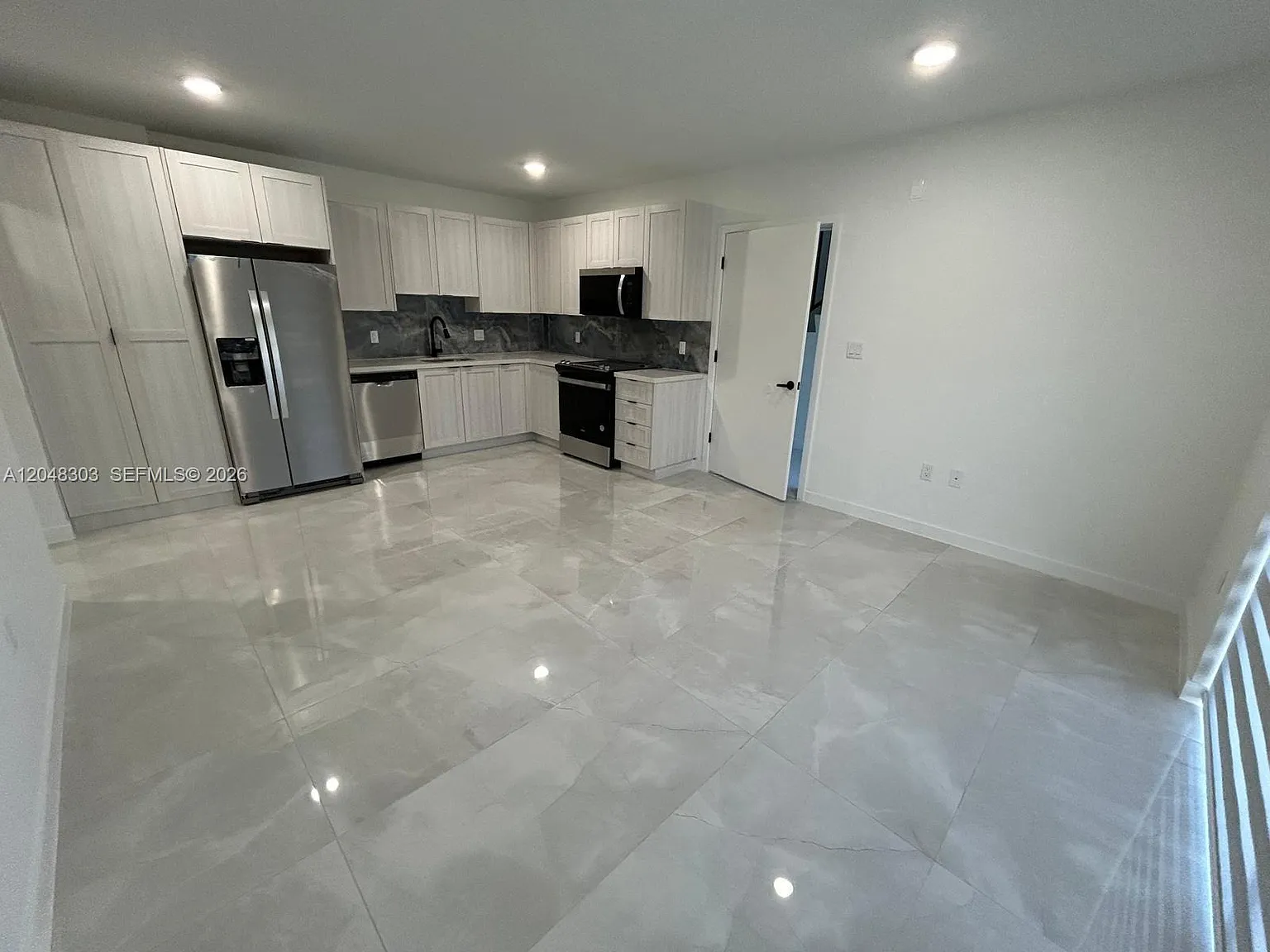 1 bed, 594 sqft, $2,000 — Photo 3