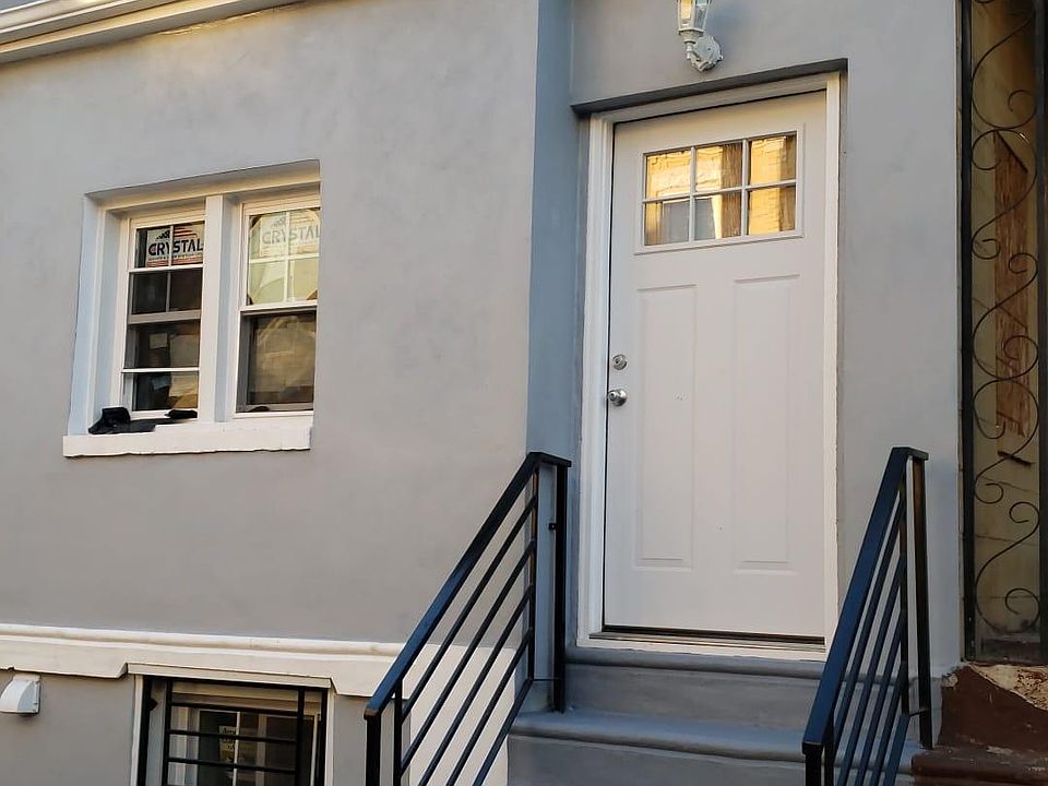 Front door 1504 N. Myrtlewood St