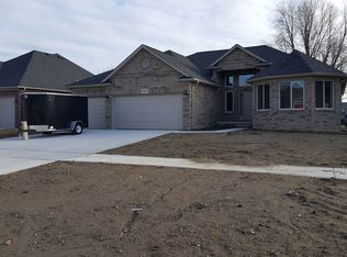 23212 Golf Run Ln, Macomb, MI 48042