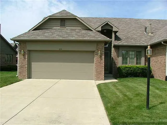 654 Brook Dr photo 1
