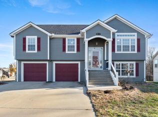 4101 Richmond Dr, Leavenworth, KS 66048