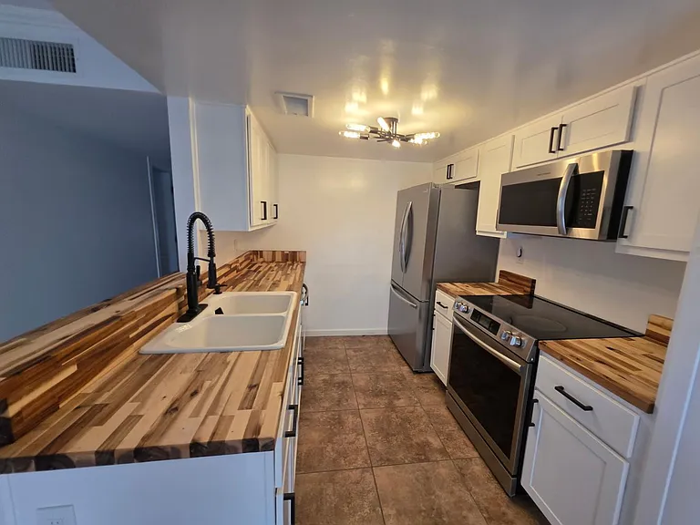 830 E Joan D Arc Ave — Photo 4