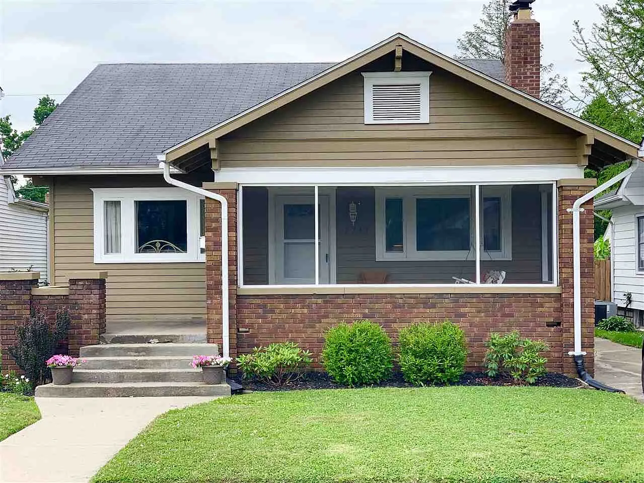 2747 College Ave photo 1