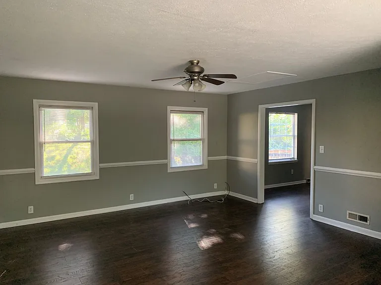 1104 Long Meadows Dr — Photo 7