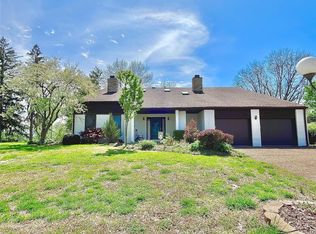 4106 Stoneledge Dr, Godfrey, IL 62035