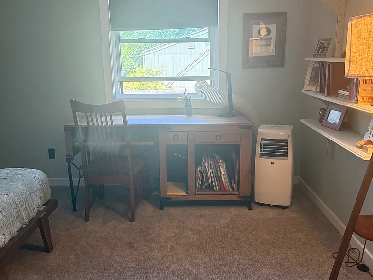 Bedroom 2: Office/sitting room for renter