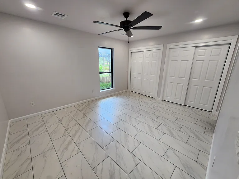 2521 W Brooks St — Photo 4