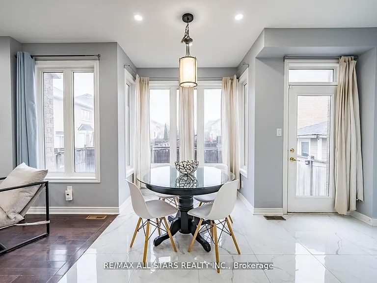 138 Yakefarm Blvd — Photo 9