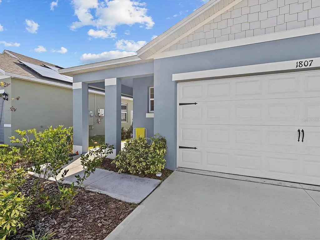 3 bed, 2.0 bath, 1615 sqft, $2,400 — Photo 3