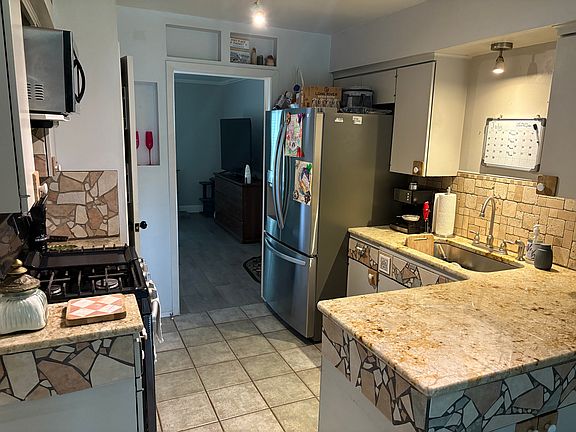 4th image of 9907 Woodstock Dr