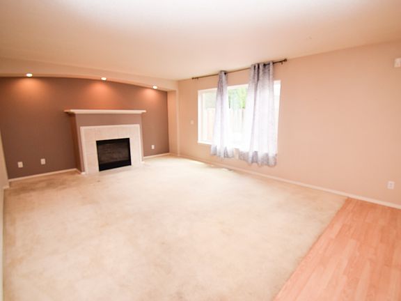 4th image of 742 NE Caden Ave