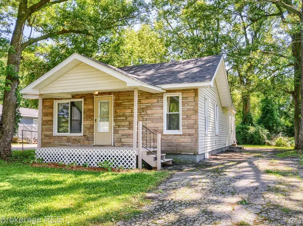 1052 Morris Hills Pkwy, Mount Morris, MI 48458