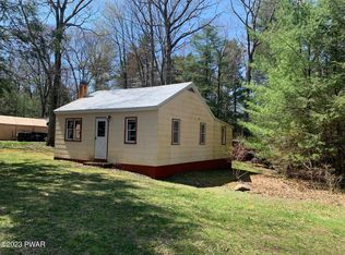 134 & 136 E Blueberry Ln, Greentown, PA 18426