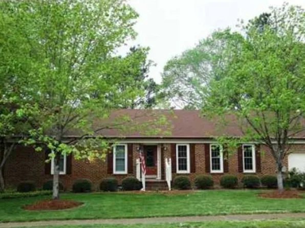 628 Caravelle Dr, Chesapeake, VA 23322