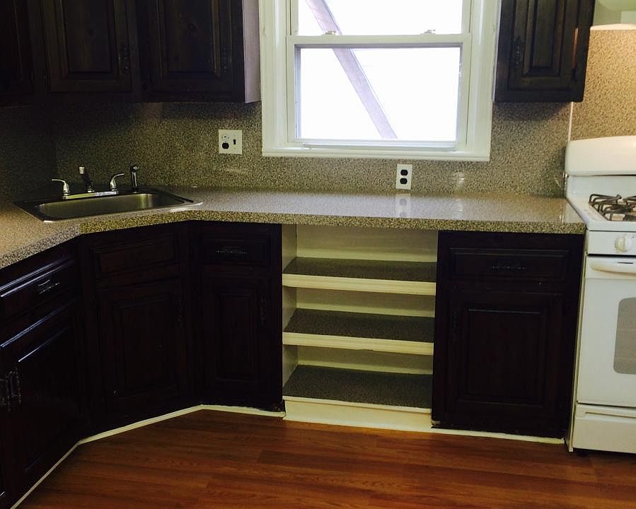 1st image of 15 Elinor Pl #2