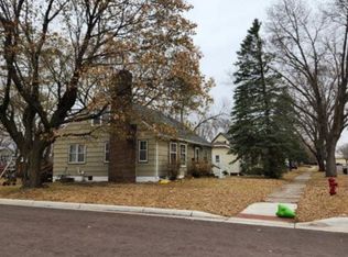 1404 2nd Ave N, Windom, MN 56101