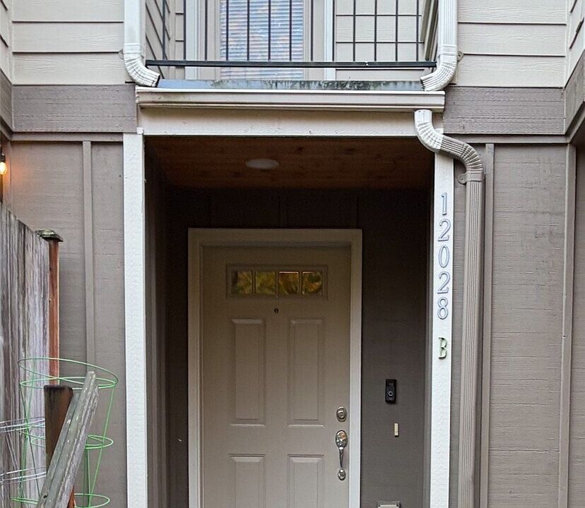 2nd image of 12028 33rd Avenue NE #B