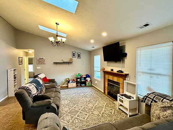 2nd image of 4323 Arlington Cir