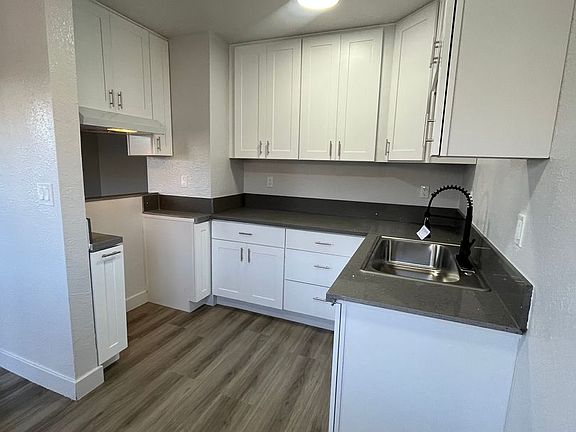 2nd image of 859 W 81st St APT 6