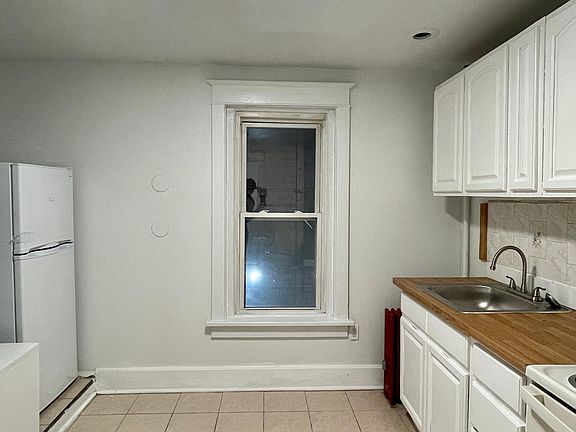 4th image of 1909 State St Floor 2
